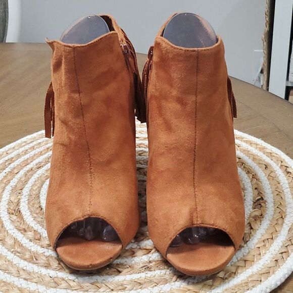 Spirit Moda, Ginny, Women’s peep toe, Suede Tassle Booties, Size 9 - Picture 2 of 9